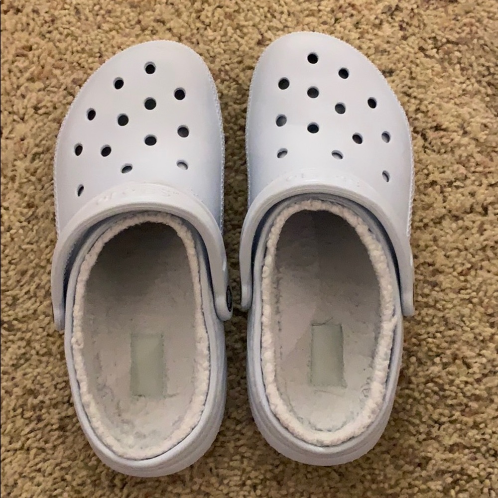 fuzzy crocs (light blue)